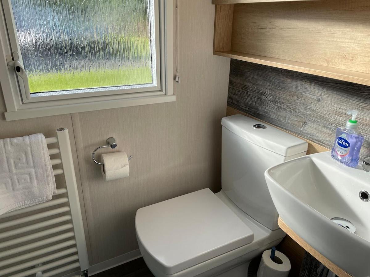 Luxury Caravan Cornwall Sleeps 4 Countryside View St Austell Buitenkant foto