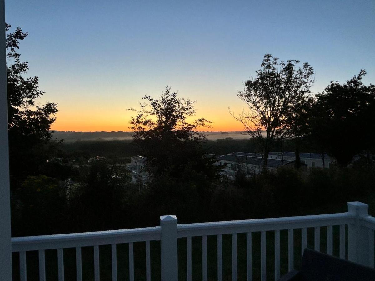 Luxury Caravan Cornwall Sleeps 4 Countryside View St Austell Buitenkant foto