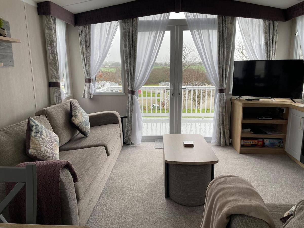 Luxury Caravan Cornwall Sleeps 4 Countryside View St Austell Buitenkant foto